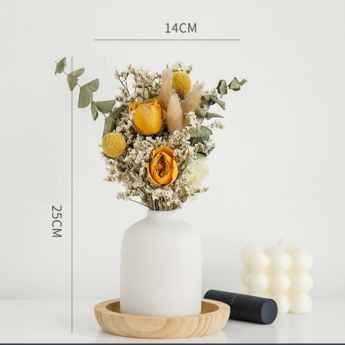 Creative simplicity of dry flower vase on INS desktop